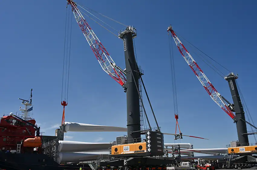 Nantes_Saint-Nazaire_Port_Optimized_Crane_Handling_Offshore_Wind_Industry_Sustainable_Energy_Port_Alliance
